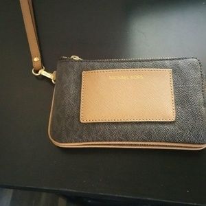 michael kors wristlet